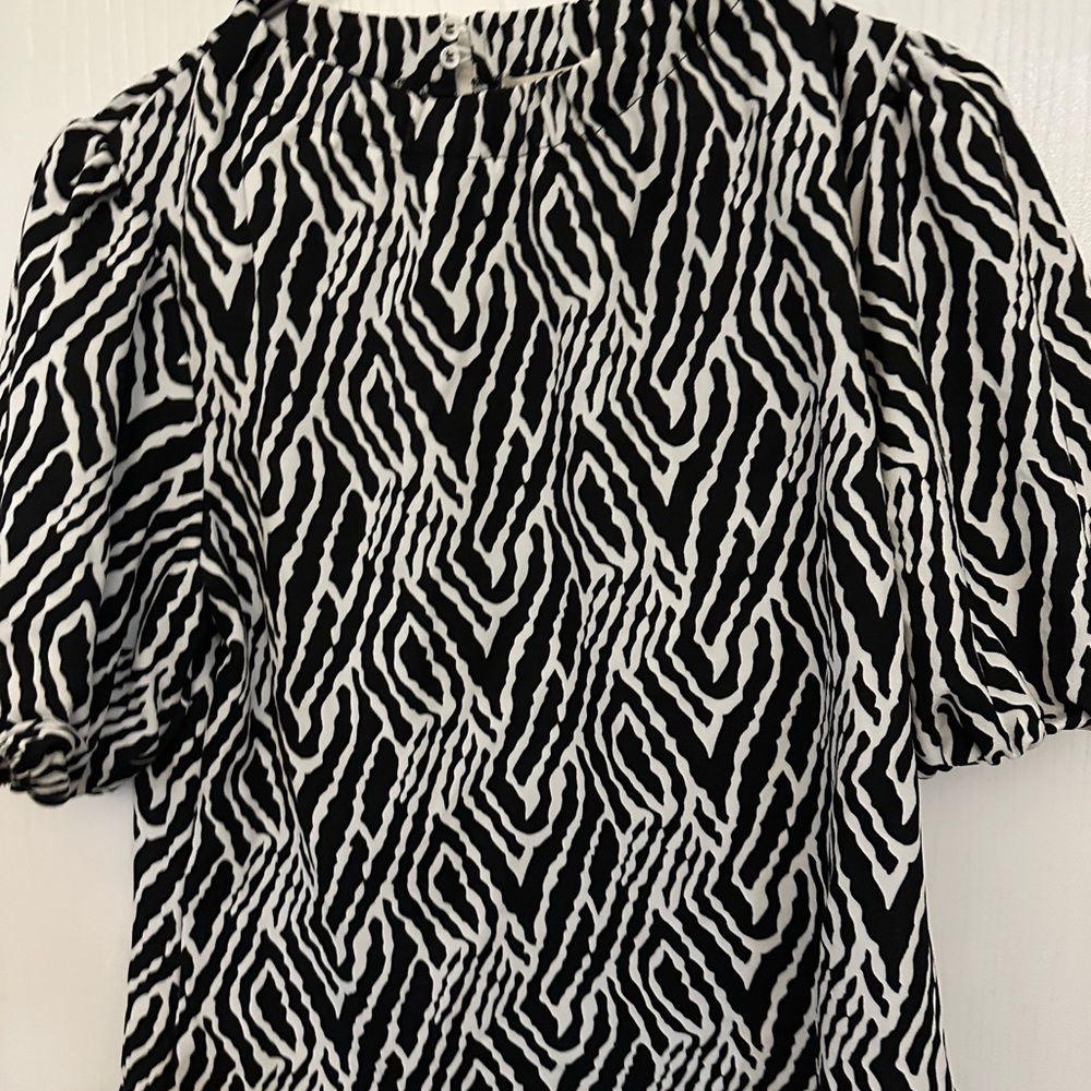 Black and White Patterned Women's Top